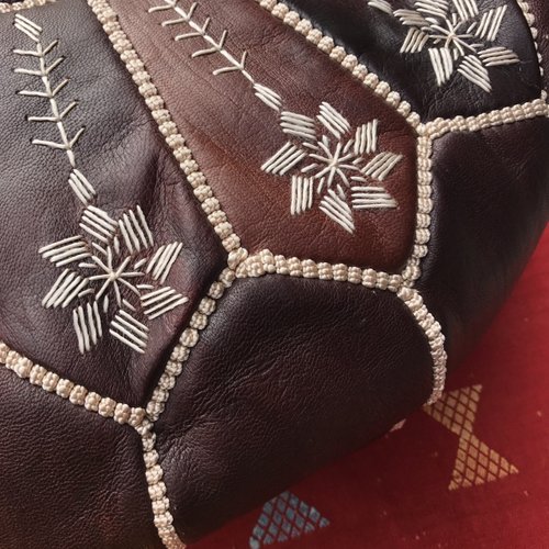 モロッコの手刺繍レザークッションモロッコプーフダーク