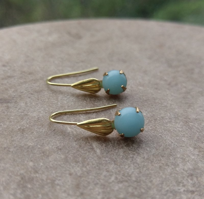 Blue-green glass earrings small shells - ต่างหู - โลหะ 
