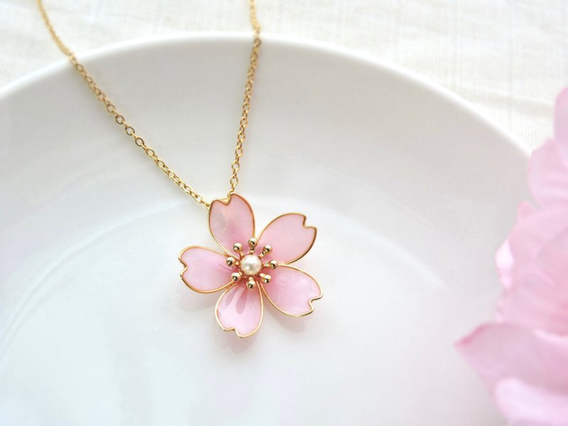 A single cherry blossom necklace Pink SAKURA / Cherry blossom - Necklaces - Resin Pink