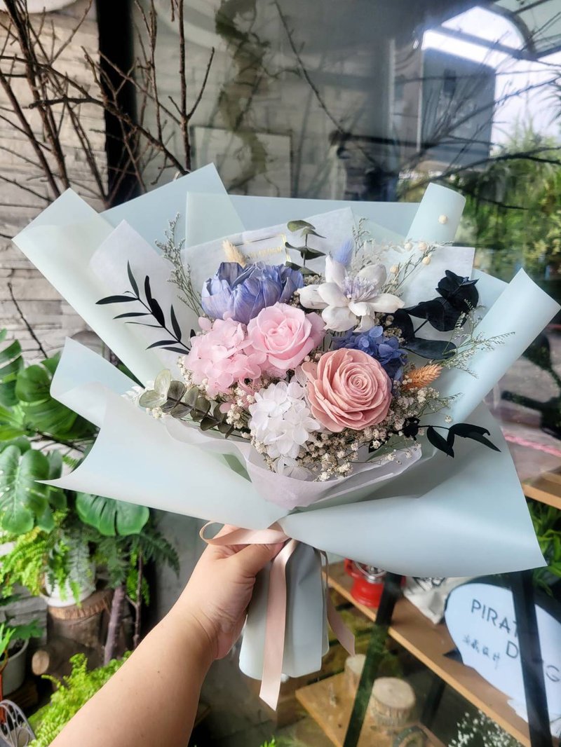 Haizang Design│Fresh pink blue. Dry Preserved Rose Bouquet/Valentine's Day/Graduation Bouquet - ช่อดอกไม้แห้ง - พืช/ดอกไม้ หลากหลายสี