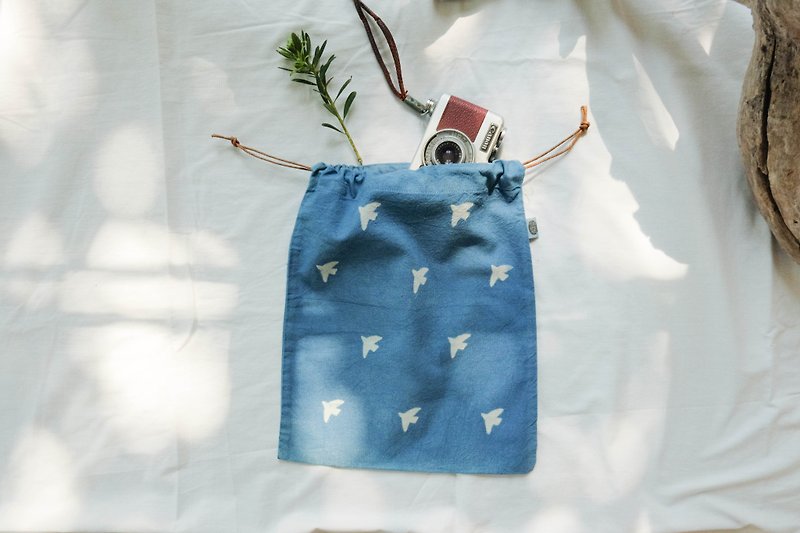 Mini Drawstring Bag ::: Natural Indigo ::: 002 - กระเป๋าหูรูด - วัสดุอื่นๆ สีน้ำเงิน