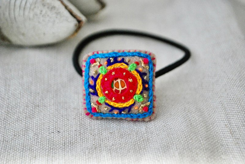 小さな刺繍ヘアゴム丸　蛍光色　カラフル - 髮圈/髮夾 - 繡線 多色