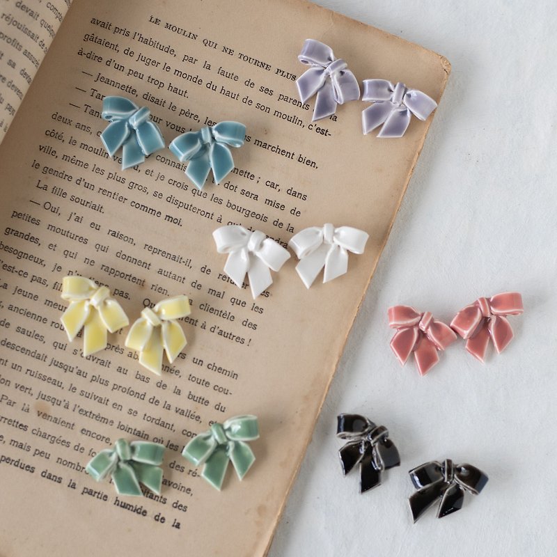 7 colors / KUTAKUTA Ribbon Earrings - Earrings & Clip-ons - Clay Multicolor