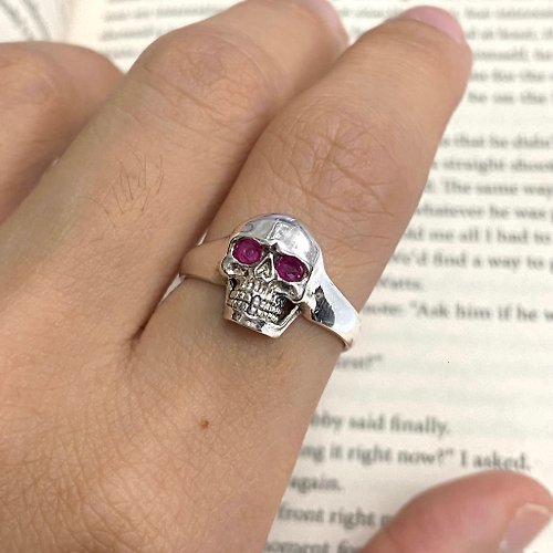 alisadesigns Small Victorian Gothic Style Skull Ring with Ruby Stone 925 Sterling Silver