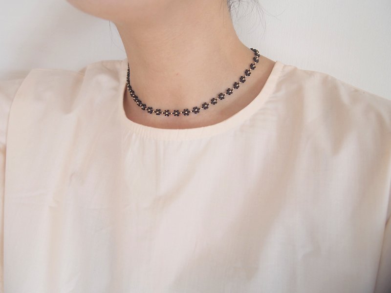 Magnet detachable beads necklace blackgold choker flower necklace - Necklaces - Other Materials Black