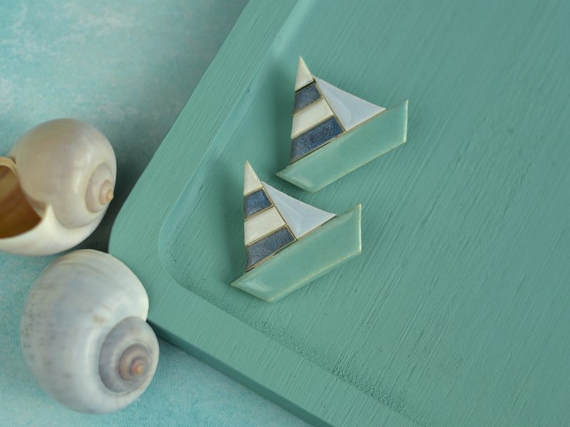 Ceramic ship pottery brooch - 胸針 - 陶 藍色