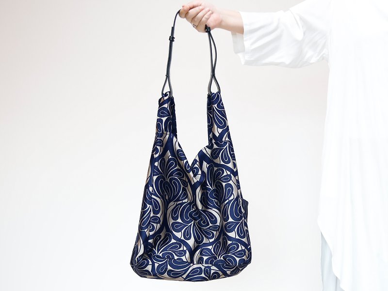 REGISTAR -COVENT GARDEN Tote Bag - Handbags & Totes - Silk Multicolor