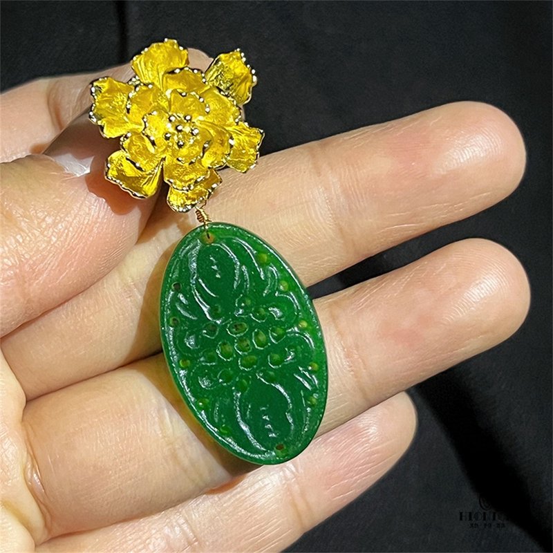 Imperial concubine inserts jade ~ original niche dry green jade peony ear clip spiral clip retro national style new Chinese style earrings - ต่างหู - วัสดุอื่นๆ สีเขียว