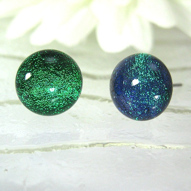 綠寶石色／黃色雙色變色珠寶琉璃耳環（秋冬好搭配） - 耳環/耳夾 - 玻璃 綠色