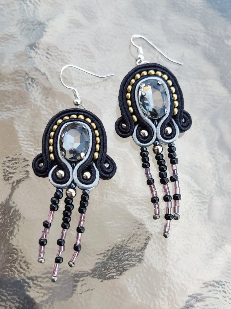 黑色長耳環 beaded tassel earrings, dangle earrings, rhinestone - 耳環/耳夾/耳骨夾 - 其他材質 黑色
