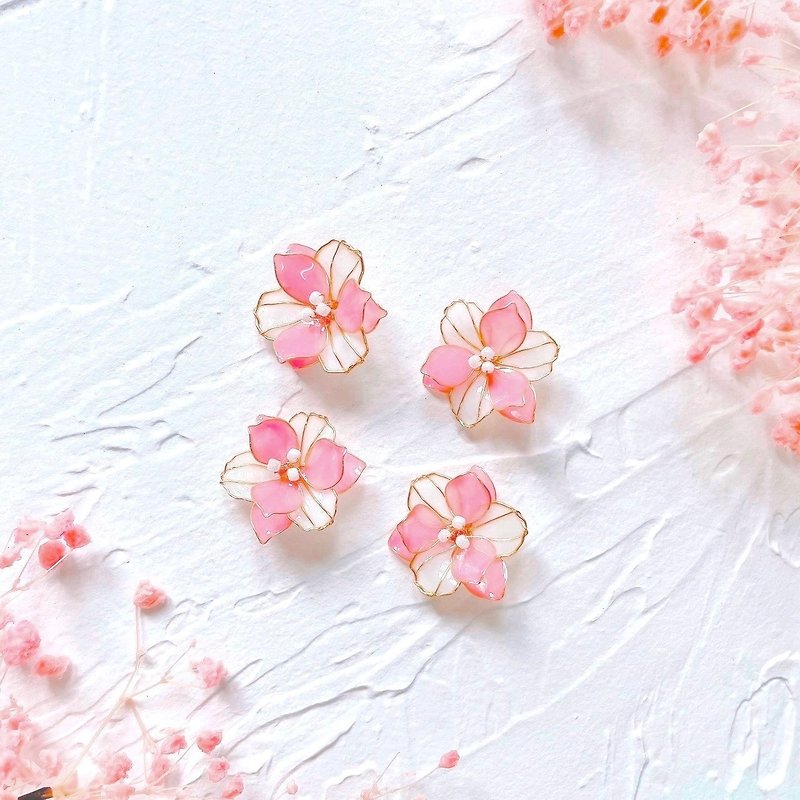 Pink slightly warm Japanese multi-layered handmade three-dimensional crystal flower earrings resin painless Clip-On - Earrings & Clip-ons - Other Materials Pink