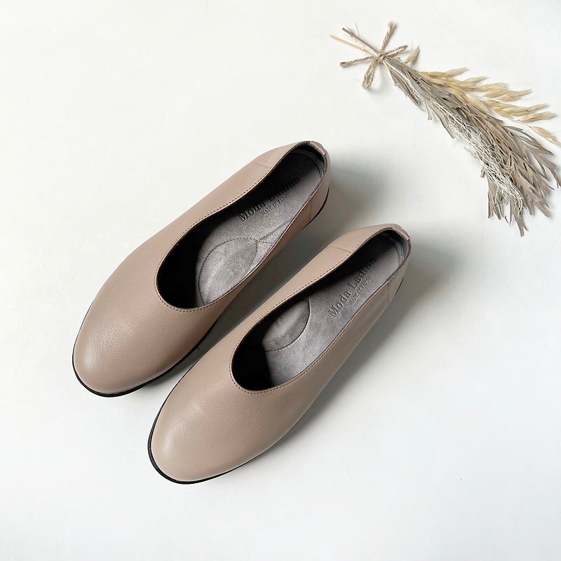 [Made in Japan] Water repellent light and soft goat leather comfort shoes slip-on beige BEIGE 2020 - รองเท้าลำลองผู้หญิง - วัสดุอื่นๆ ขาว
