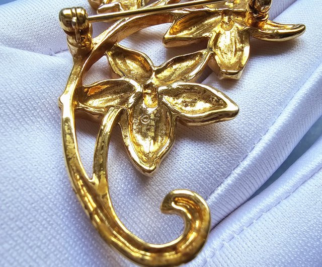 AVON golden five-petal flower pin/brooch/vintage American Western