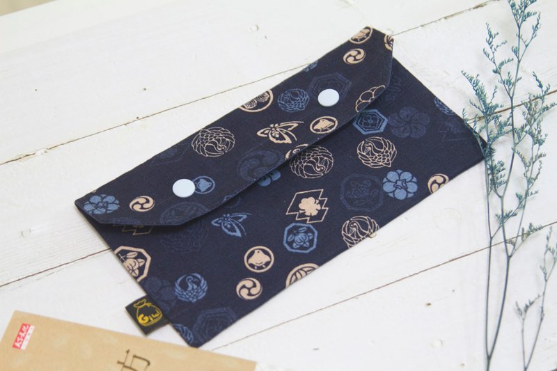 【Gi LAI】口罩收納袋/萬用小袋仔/Mini Pouch-日式和風家徽 - 口罩/口罩收納套 - 棉．麻 藍色