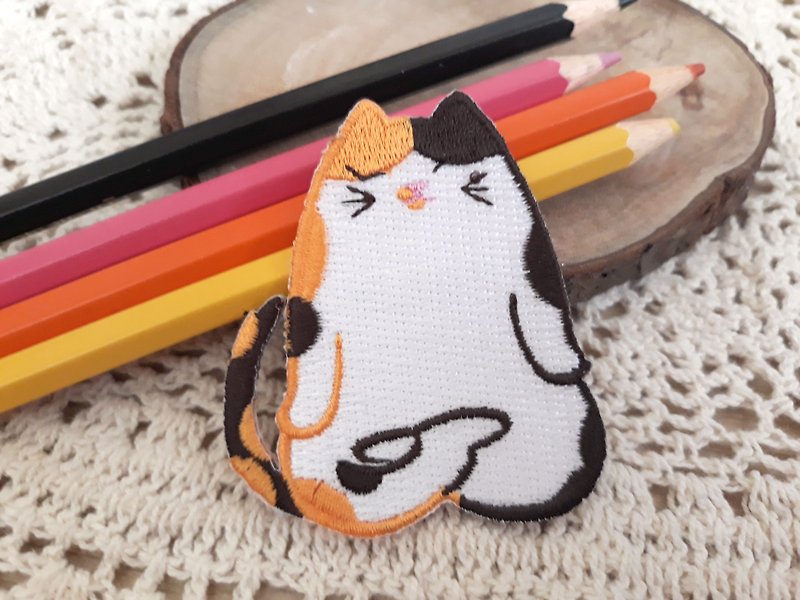 Elegant Cat/Electric Embroidery Pin/Hot Cloth Sticker/Brooch - Brooches - Thread Multicolor
