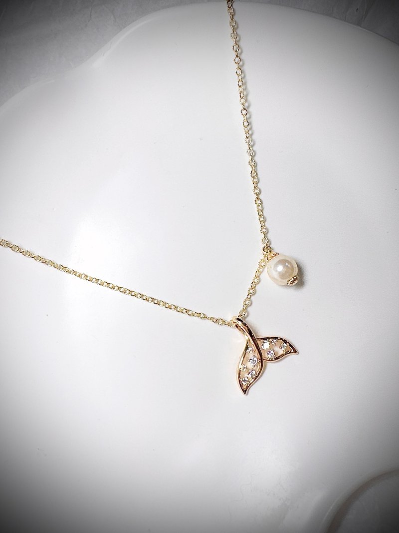 C&W 日本進口天然淡水強光正圓珍珠超閃立體微鑲鋯石美人魚尾氣質 - 項鍊 - 珍珠 金色