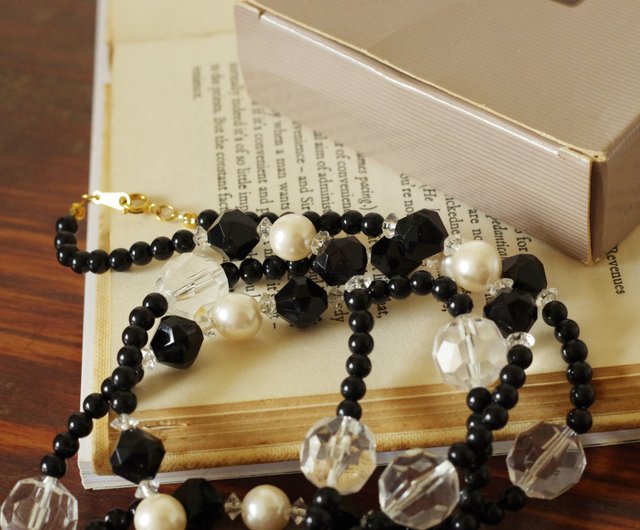 Black pearl beads with small pearl beads Necklace.