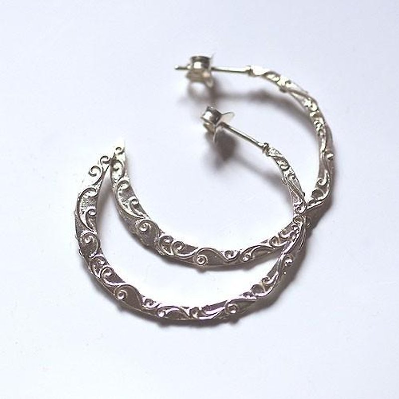 Hoop Pierce Earrings light - 耳環/耳夾 - 其他金屬 銀色