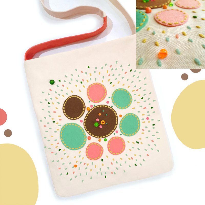 12x14 inch tote. Fun and original with hand-stitched design with felt and beads - 手提包/手提袋 - 繡線 