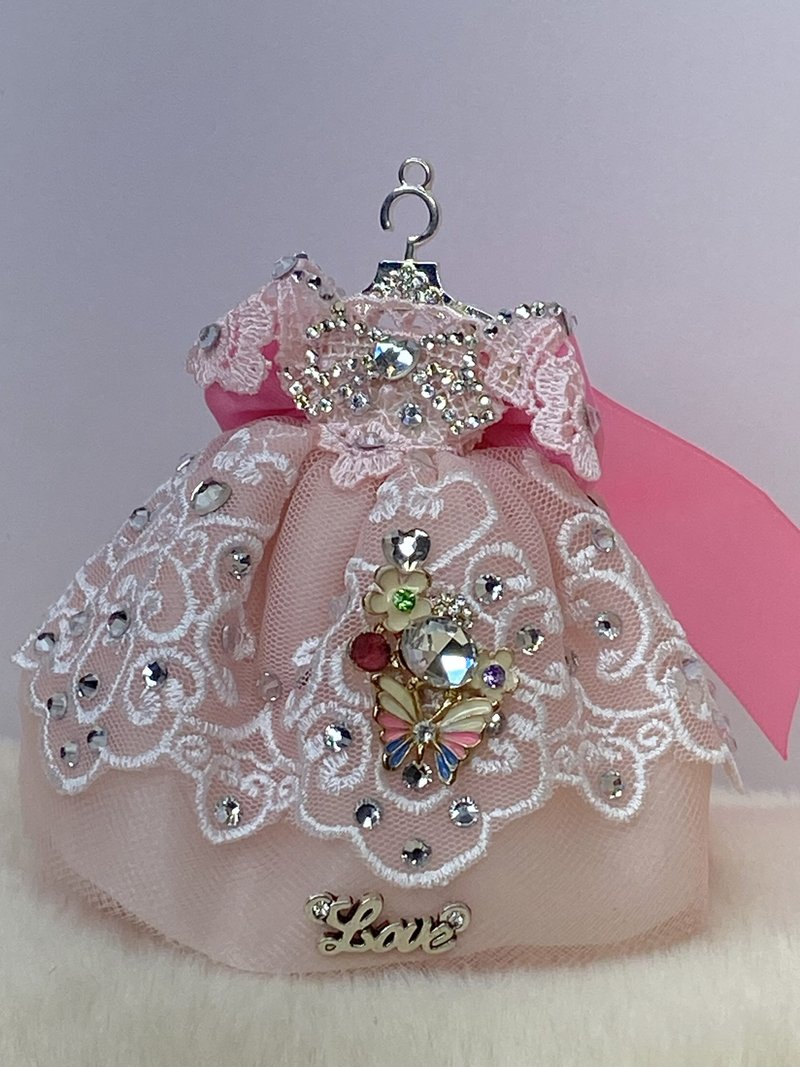 Xincheng handmade-exquisite pink princess rhinestone dress keychain - ที่ห้อยกุญแจ - วัสดุอื่นๆ 