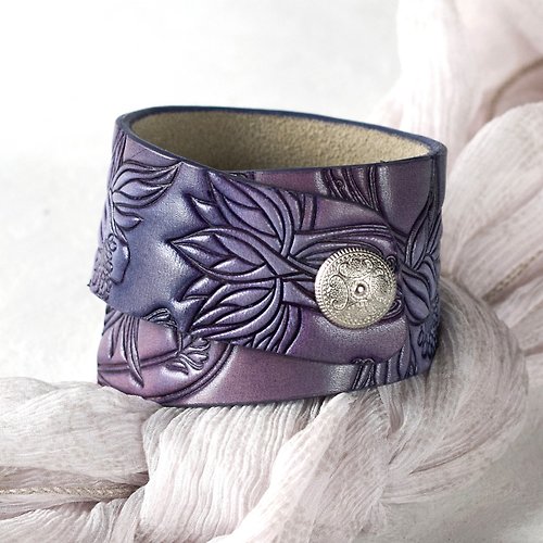 Two Starlings Blue Lilac Leather Cuff Bracelet for Women with Aquilegia Flowers Pattern