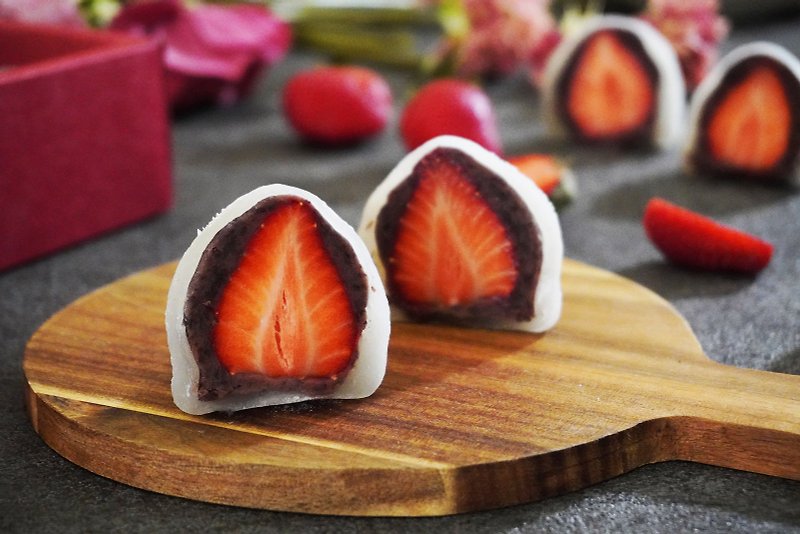 Strawberry Daifuku [Strawberry Season Limited Product] Refrigerated Home Delivery - เค้กและของหวาน - วัสดุอื่นๆ 