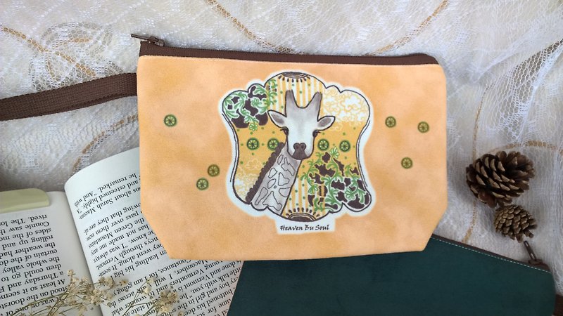 <秘境之生>長頸鹿總是與夢想有關 手拿包 化妝包 收納 票卡 插畫 - 手拿包 - 聚酯纖維 橘色