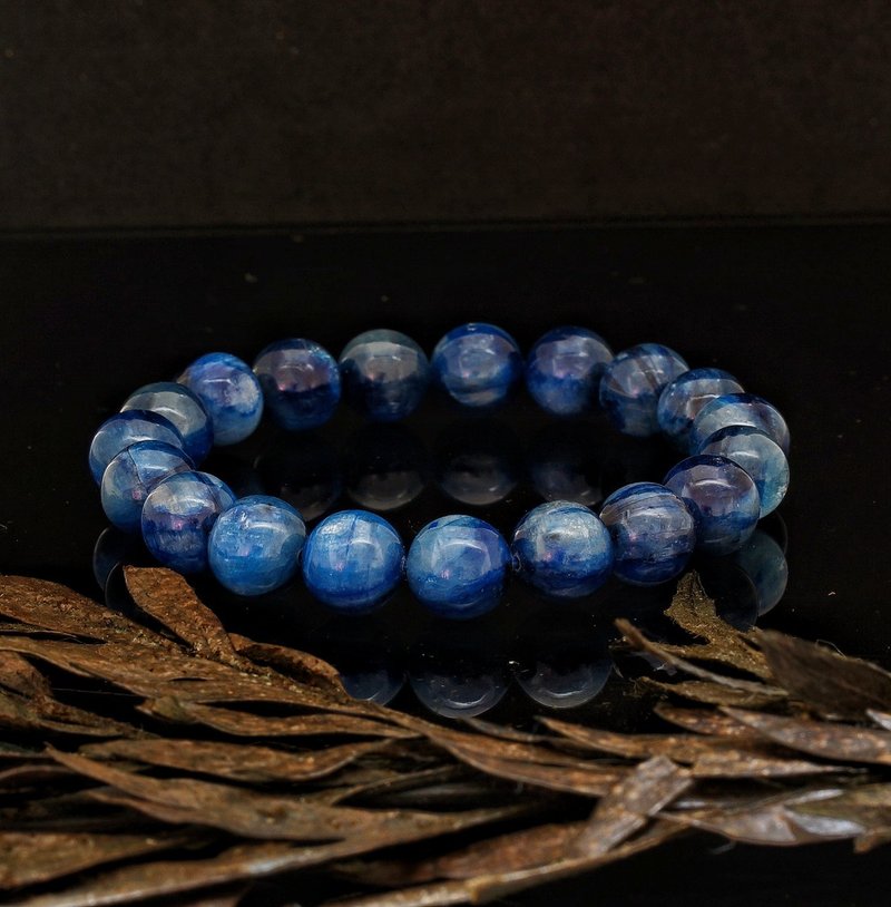 10.8mm Kyanite Bracelet - สร้อยข้อมือ - คริสตัล 