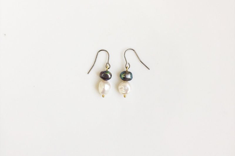 Black and white pearl earrings - ต่างหู - เครื่องเพชรพลอย ขาว
