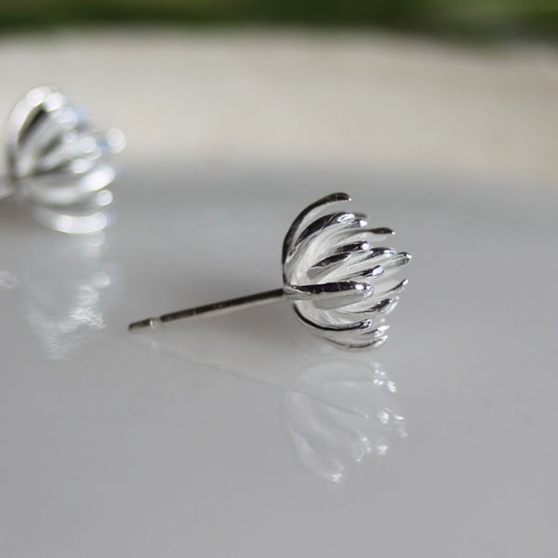 sv925 Thistle flower stud earrings - Earrings & Clip-ons - Other Metals Silver
