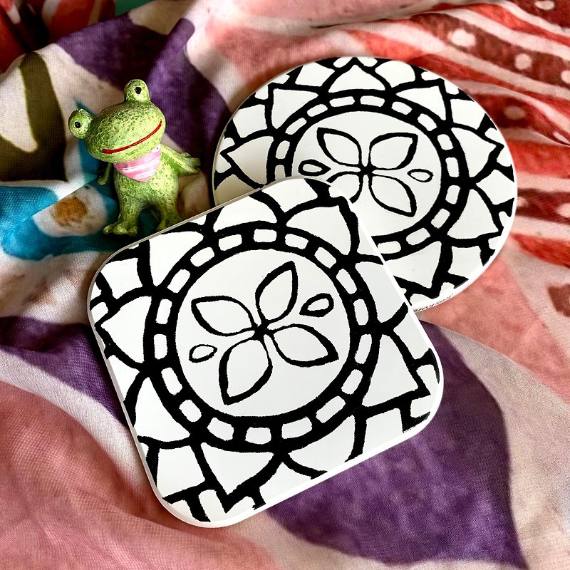Ceramic coaster // Hand-printed mandala totem - ที่รองแก้ว - ดินเผา สีดำ
