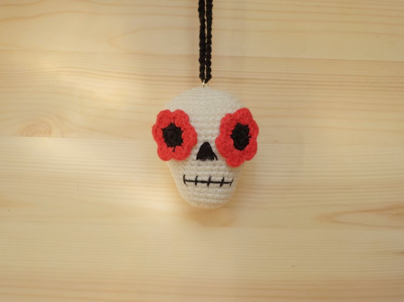 Scull / Gift / keychain - Charms - Thread White