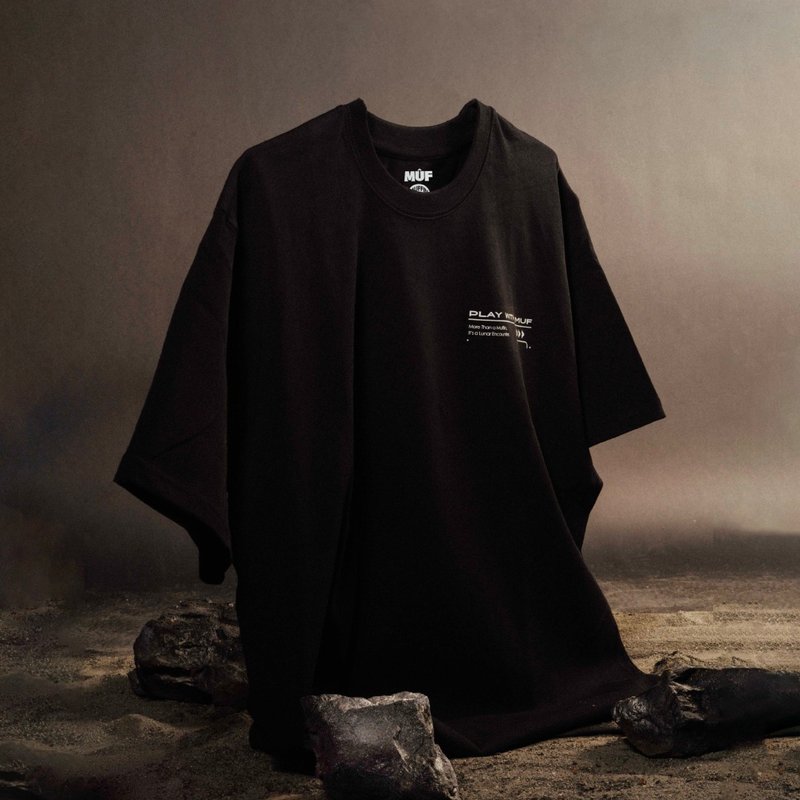 【預購】Muffin Carrier-21 TEE - 男 T 恤 - 棉．麻 黑色