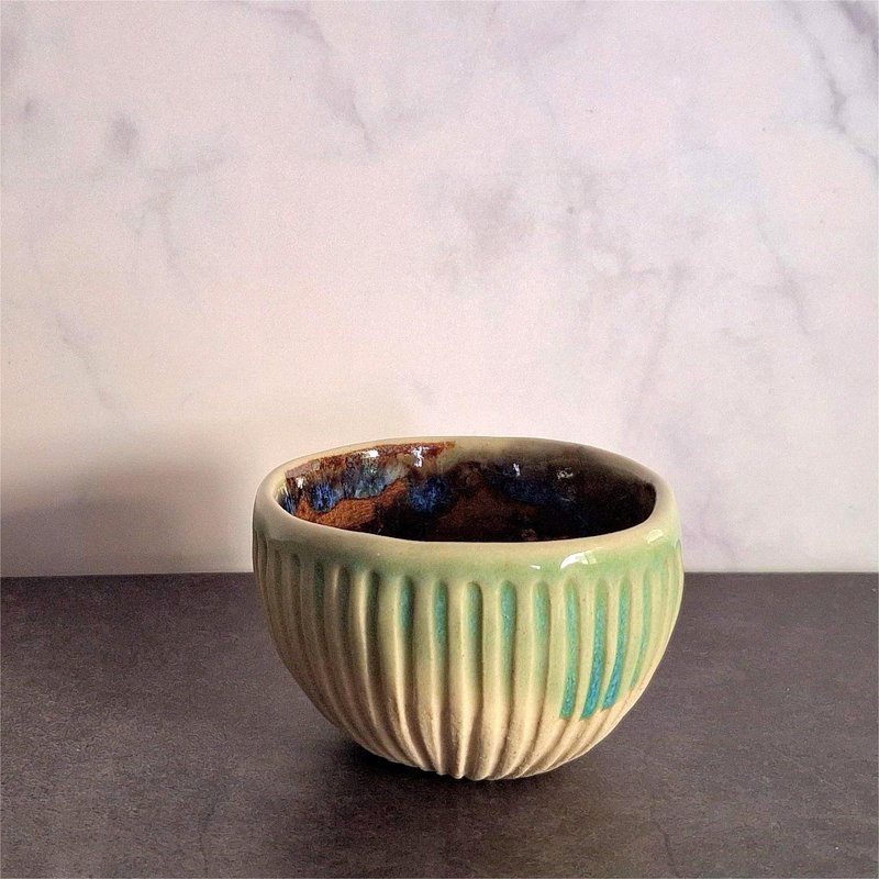 Hand-engraved small tea cup - Cups - Pottery Green