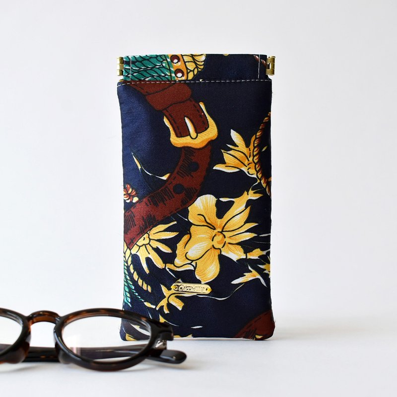 GLASSES POUCH / glass pouch - กระเป๋าเครื่องสำอาง - วัสดุอื่นๆ 