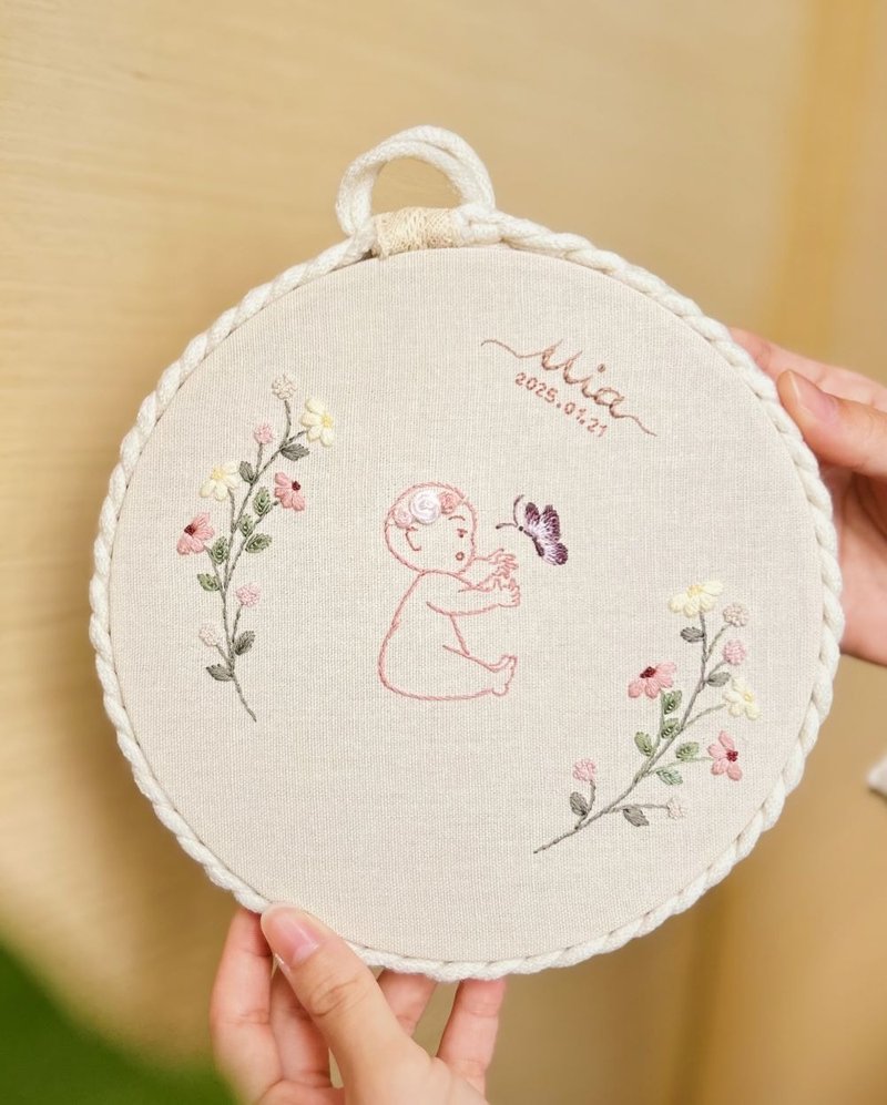 [Customized] Baby and Butterfly Embroidery Ornaments/Customized Baby Name/Date of Birth - อื่นๆ - งานปัก 