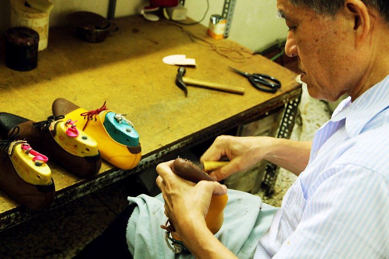 Sweet Villians Repair | Custom Shoes Service | Small Quantity OEM / ODM - แผ่นรองเท้า - หนังแท้ หลากหลายสี