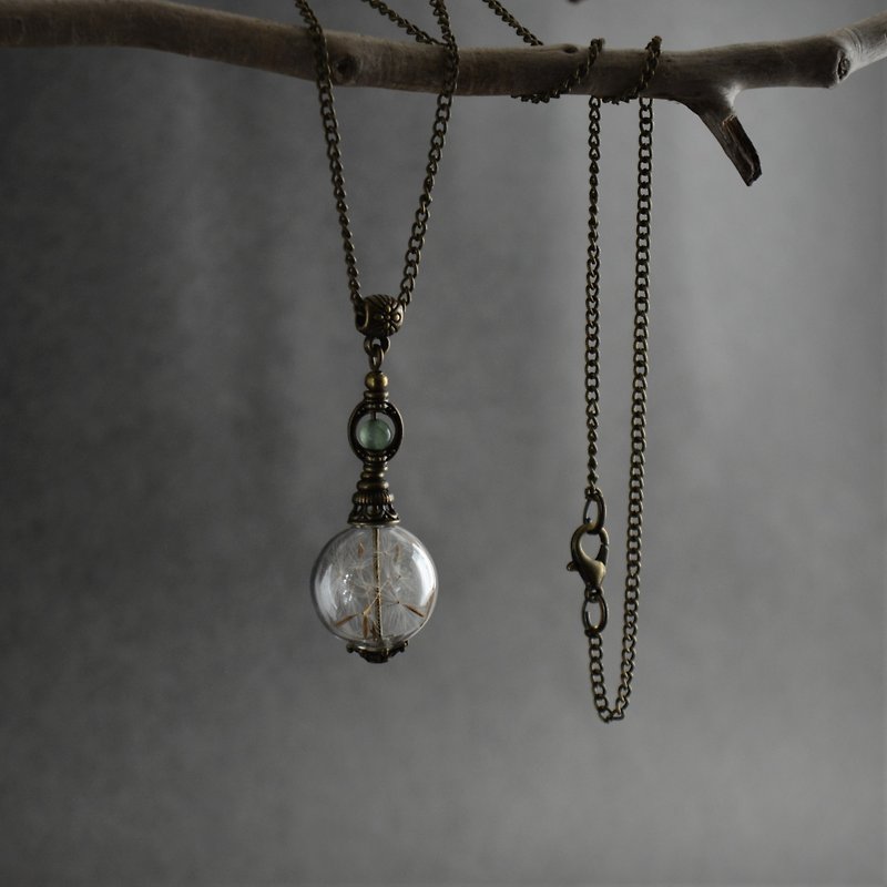 Dandelion necklace Real dandelion in glass sphere with green aventurine necklace - Necklaces - Plants & Flowers Transparent