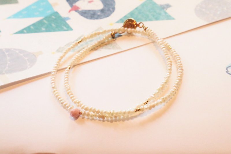 Rhodochrosite natural stone pearl brass bracelet (1065 cherish every day) - สร้อยข้อมือ - เครื่องเพชรพลอย สึชมพู