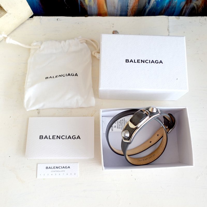 法國高級名牌Balenciaga 灰色皺真皮銀扣手帶 S碼 古著珠寶首飾 - 手鍊/手環 - 其他金屬 銀色