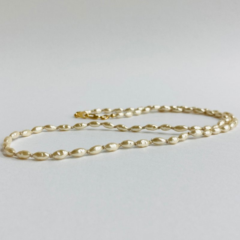 Glass Baroque Pearl All Knot Medium Necklace / Approx. 3x6mm Approx. 53cm / Bright Cream / Made in Japan - สร้อยคอ - แก้ว สีทอง