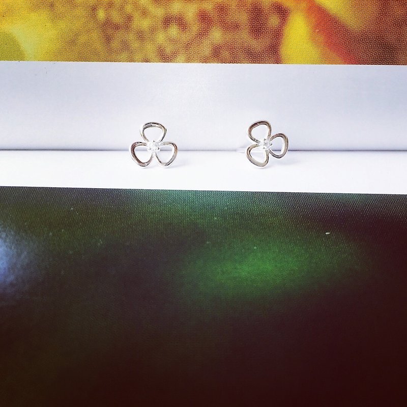 925 sterling silver small fresh [sorrel leaf ear needle] - Earrings & Clip-ons - Sterling Silver Green
