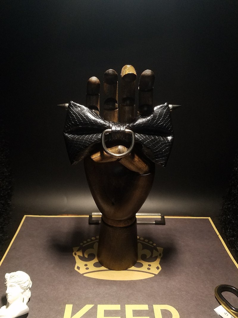 黒い蛇の皮の紋章の金属のリベットポーク風の蝶結び - ネクタイ・タイピン - 合皮 ブラック