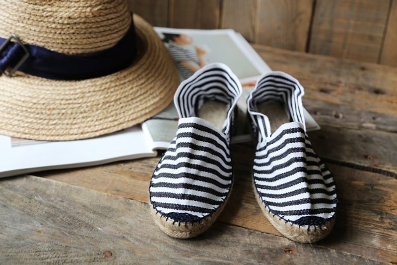 Picasso black and white fashion version of the straw shoes - รองเท้าลำลองผู้หญิง - พืช/ดอกไม้ 