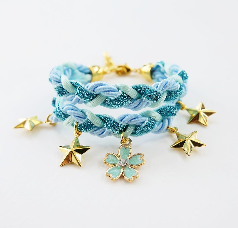 Glittered blue double layer braided bracelet with flower and star - สร้อยข้อมือ - วัสดุอื่นๆ สีน้ำเงิน