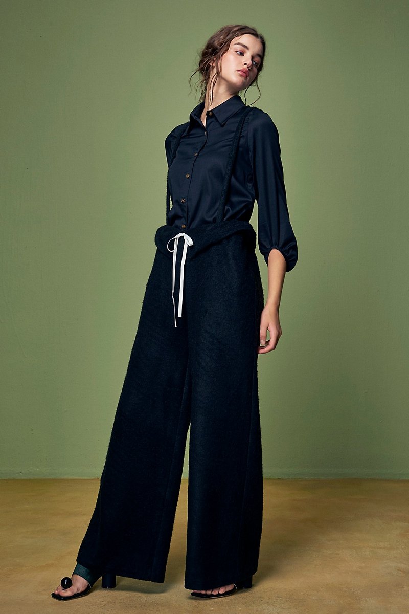 Off-season sale Black Sleeve Gathered Shirt - เสื้อเชิ้ตผู้หญิง - ผ้าฝ้าย/ผ้าลินิน 