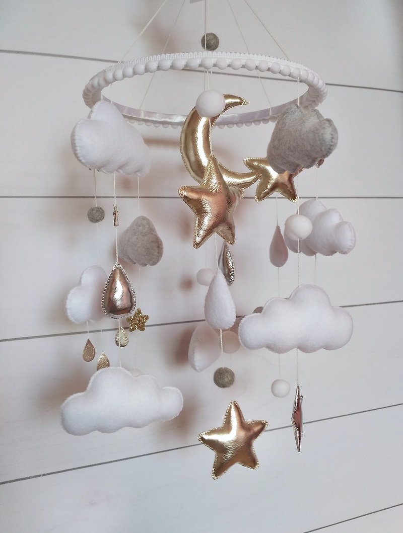 星と雲のベビーベッド モバイル、保育園のフェルトの装飾 - 知育玩具・ぬいぐるみ - サステナブル素材 ホワイト