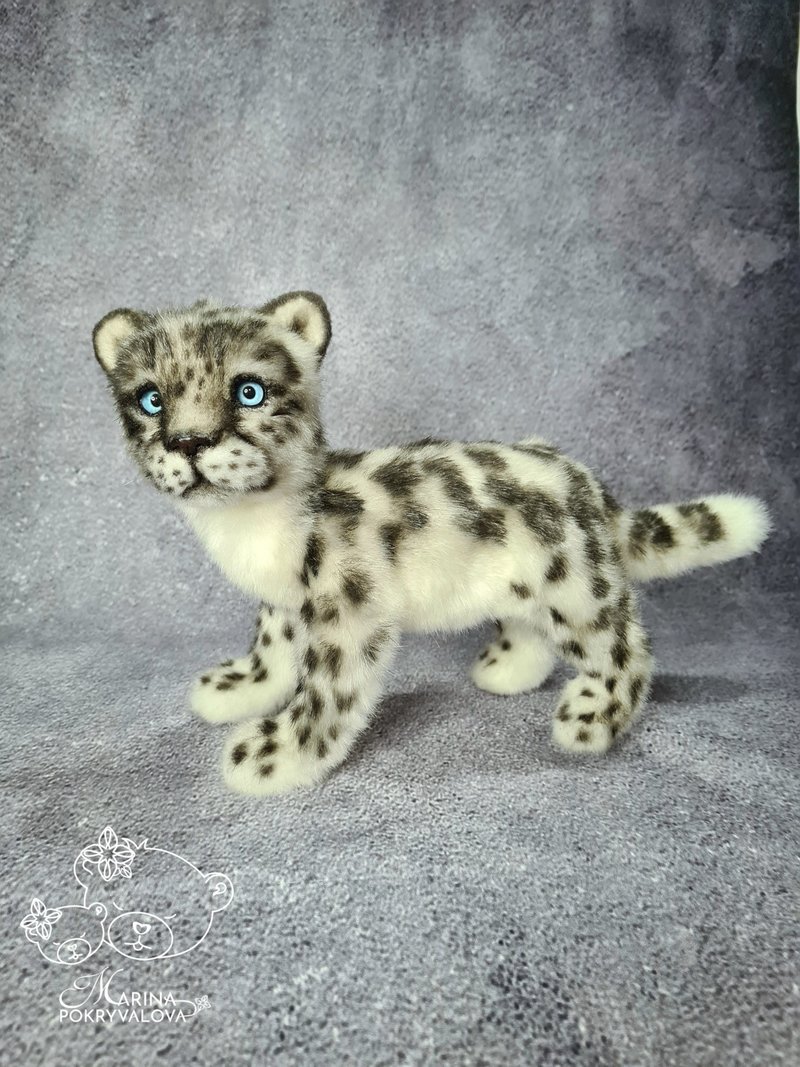 Snow leopard poseable toy Realistic toy Soft Sculpture - 公仔/玩偶 - 其他材質 白色