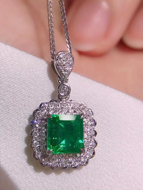台北奧斯珠寶｜客製莫桑石、莫桑鑽、GIA鑽石、彩色寶石 奧斯珠寶 祖母綠吊墜1.1克拉