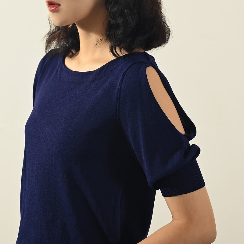 【NaSuBi Vintage】Lightweight knitted vintage top with hollow design - สเวตเตอร์ผู้หญิง - ไฟเบอร์อื่นๆ สีน้ำเงิน